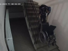 В Краснодаре разыскивается похитивший инвалидную коляску мужчина