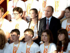 Дети показали Владимиру Путину как проверить колбасу на наличие мяса