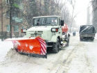 В Краснодаре около 40 машин отчищают дороги от снега