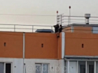 Краснодарские школьники устроили фотосессию на краю крыши 16-этажки  