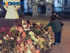 Краснодарцы до поздней ночи несли цветы к мемориалу жертвам теракта