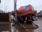 Приплыли: на дорогах Краснодара откачивают воду после таяния снега