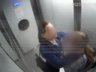 В Краснодаре появилось видео с оттаскавшей за волосы дочь матерью