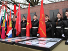 В Усть-Лабинске на мероприятии к 80-летию освобождения города повесили перевернутый флаг Кубани