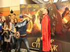 Женщина-кошка и Капитан Америка пришли на премьеру «Доктора Стрэнджа» в Краснодаре 