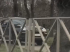 Иномарка прокатилась по тротуару в Чистяковской роще в Краснодаре
