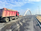 Укладывают асфальт: Яблоновский мост в Краснодаре завершен на 71%