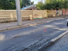 В центре Краснодара дорога сразу после ремонта покрылась ямами