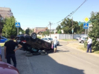 В Краснодаре автоледи перевернула «БМВ» на крышу 