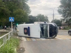 Машина скорой помощи перевернулась на дороге в Армавире: есть пострадавшие