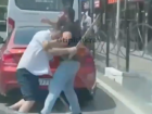 Водитель автобуса в Сочи напал с битой на водителя BMW - видео