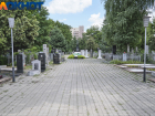Краснодарку осудили за танцы у могилы на Всесвятском кладбище с сигаретой во рту