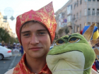 По центру Краснодара прошли тысячи участников парада «Литературное путеШЕСТВИЕ»