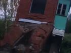 Власти Краснодара прокомментировали падение дома на берегу Кубани