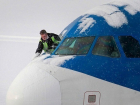 Краснодарский аэропорт работал с перебоями из-за ночного снегопада 