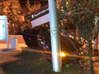 «Ягуар» на полном ходу снес остановку в Краснодаре