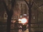 Очевидцы сняли на видео горящий в Краснодаре отечественный автомобиль