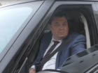 Краснодарский депутат-автомобилист «спрятался» за тонированными стеклами автомобиля