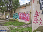 Власти Краснодара очистили Дмитриевский сквер от граффити после публикаций в СМИ