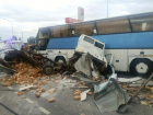 «Газель» всмятку, автобус разбит: люди чудом уцелели в жуткой аварии на Кубани 
