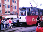 В Краснодаре заблокировано движение из-за ДТП: внедорожник врезался в трамвай