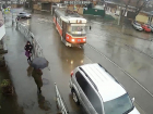 В Краснодаре трамвай сошёл с рельсов: видео