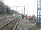 Момент смертельного наезда поезда на школьницу в Сочи попал на видео