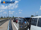 Желающие уехать в Крым встали в километровые пробки в Краснодарском крае 