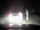 В Краснодарском крае пьяный водитель едва не выдавил глаз инспектору ГИБДД во время задержания: видео