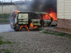 В Краснодаре сгорел припаркованный микроавтобус