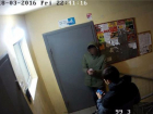 В Краснодаре камера видеонаблюдения засняла, как ее воруют подростки