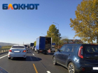 Машины застряли в 10-километровой пробке на Восточном обходе Краснодара