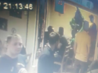 Фанаты «Кубани» показательно сорвали флаг «быков» в кафе