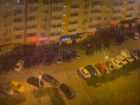 Краснодарцы бросали петарды с балкона на припаркованные машины
