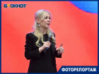О «запрещенке», рождаемости и травле: молодежь завалила вопросами Екатерину Мизулину в Краснодаре 