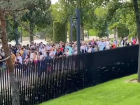 «В парке толпа»: краснодарцы стоят в гигантских очередях на посещение Японского сада