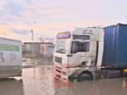 Два грузовика утонули в огромной луже в Краснодаре  