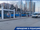 «На своей волне»: водитель маршрутки всю дорогу говорит по громкой связи в Краснодаре