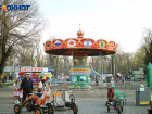В четырех городских парках Краснодара можно бесплатно покатать детей на аттракционах