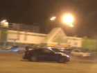Дрифт спорткара на парковке торгового центра в Краснодаре попал на видео 