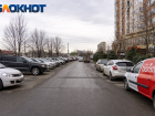 Парковочный кошмар: парк Галицкого в Краснодаре заполонили машины