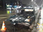 В Краснодаре 17-летний бесправник на жигулях врезался в автобус