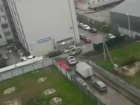 В Краснодаре автомобилисты устроили скандал из-за нежелания уступать дорогу