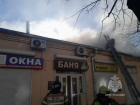В Краснодарском крае эвакуировали 15 человек из-за пожара в бане