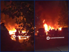 Три автомобиля вспыхнули во дворе многоэтажки  в Краснодаре