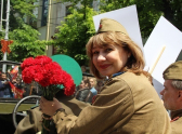 Краснодарские патриоты даже оделись в духе военных лет.