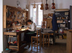 Кубанский календарь: в Екатеринодаре открылась смычковая мастерская