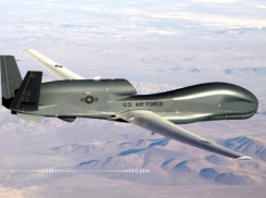 Военный самолёт США летит к Краснодарскому краю