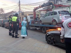 Деда Мороза и Снегурочку в Краснодаре едва ли не оставили без авто
