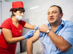  Министру здравоохранения Кубани сделали прививку от гриппа 
